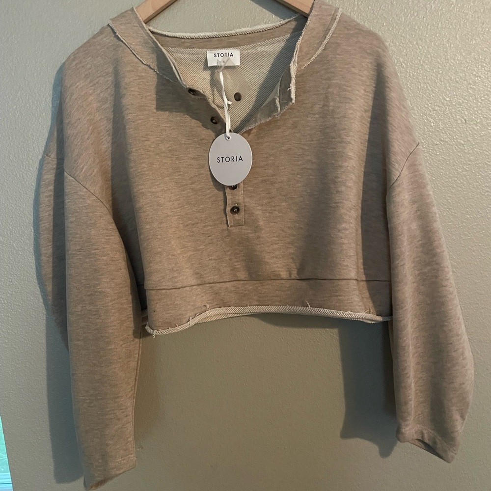 N.WT cropped sweater! Really cute over a tank top with jeans and boots